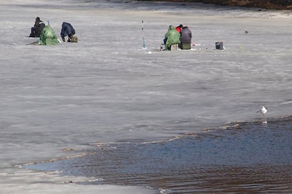 Pašvaldības varēs aizliegt iedzīvotājiem atrasties uz upju un ezeru ledus