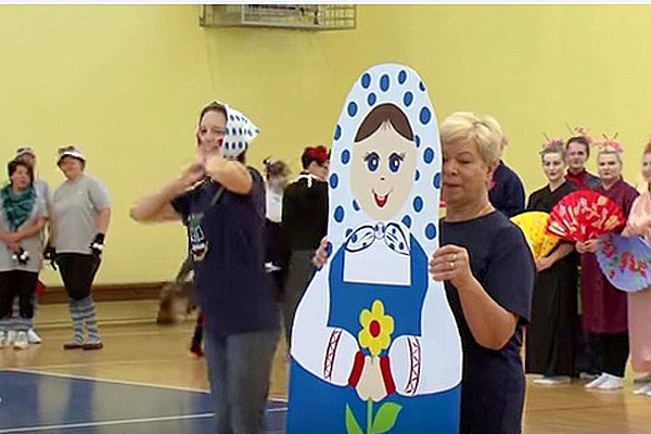 VIDEO: Rēzeknes pirmsskolas skolotāji aizvadījuši sporta spēles