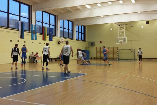 Turpinās Rēzeknes pilsētas 2015.gada Kausa izcīņa basketbolā vīriešu komandām