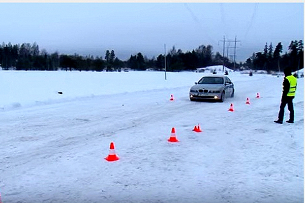 Drošas ziemas braukšanas kursi notiek arī Rēzeknes novadā (video)