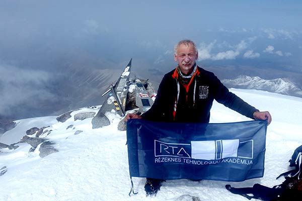 RTA sasniedz augstāko Eiropas virsotni – Elbrusu