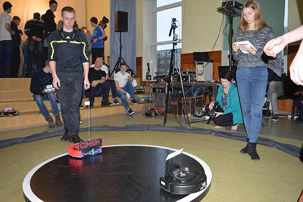 RTA studenti un ATV skolēni piedalās Preiļu robotikas čempionātā