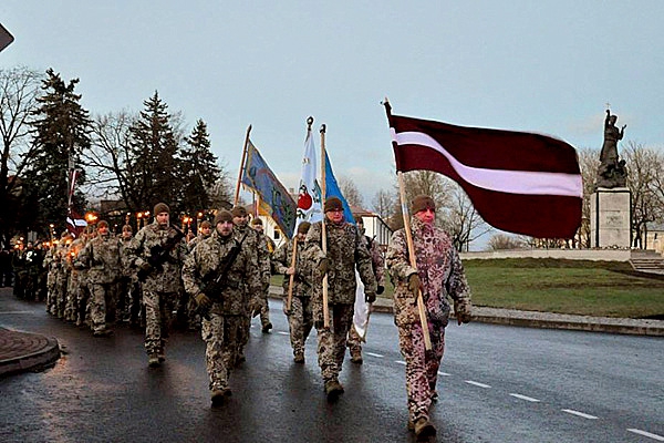 FOTO: Lāčplēša diena Rēzeknē - lāpu gājiens 