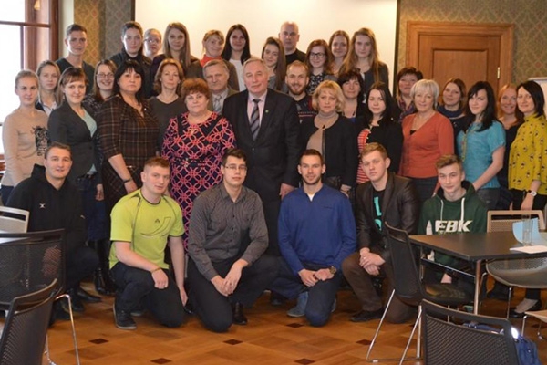 Rēzeknes novada jauniešu un deputātu neformālā diskusija “Kafija ar politiķiem”