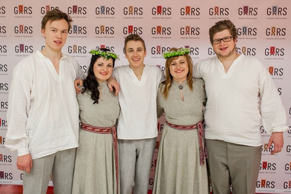 Rēzeknes studenti Rīgā nodibinājuši folkloras grupu, kas popularizē Latgales kultūru