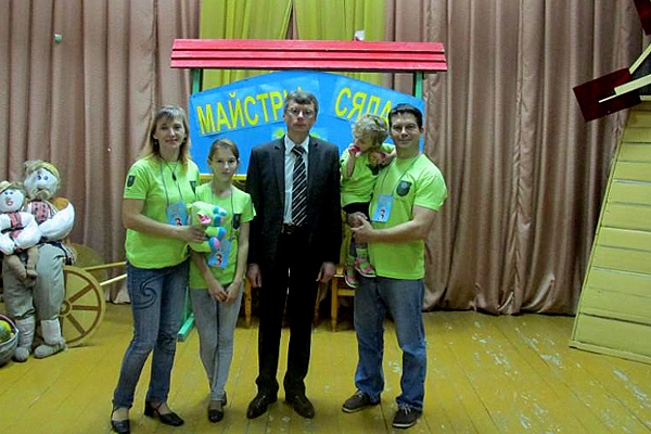 Kuzminsku ģimene izcīna 2. vietu jauno ģimeņu konkursā Baltkrievijā (foto)