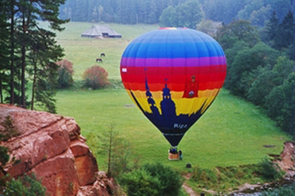 Strauji piezemējoties gaisa balonam, Rēzeknes novadā cieš Vācijas pilsonis