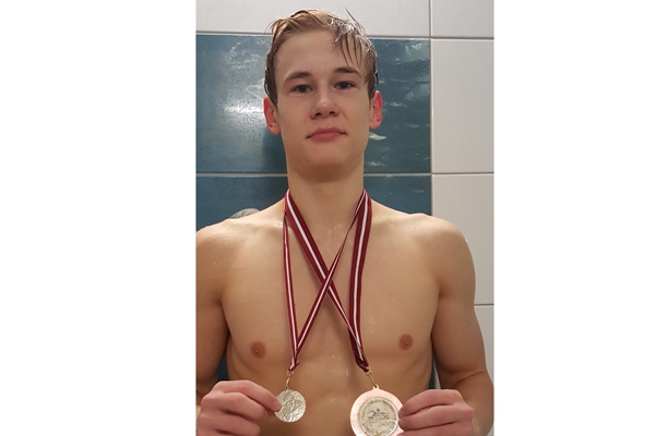 Rēzeknietis Maksims Peļņa kļūst par Latvijas čempionu peldēšanā