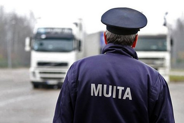 Rindās uz Latvijas-Krievijas robežas turpina gaidīt 120 kravas automašīnu