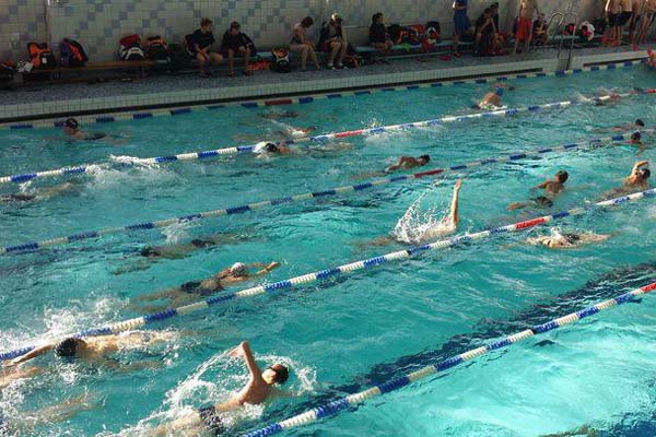 Rēzeknes novada 2.klases skolēniem sākušās peldēšanas apmācības
