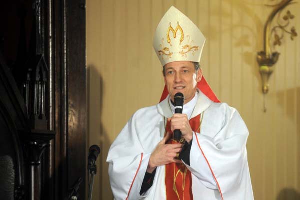 Katoļu arhibīskaps vēl izrauties no ikdienas rūpju un problēmu “vāveres riteņa”