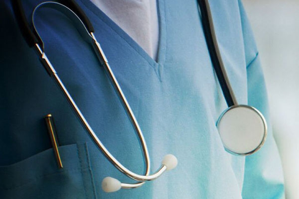 Slimnīcu biedrība: Samazinātā finansējuma dēļ reģionālās slimnīcas var zaudēt ārstus