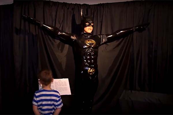 VIDEO: “Betmens un citi” vaska figūru izstādē Rēzeknē