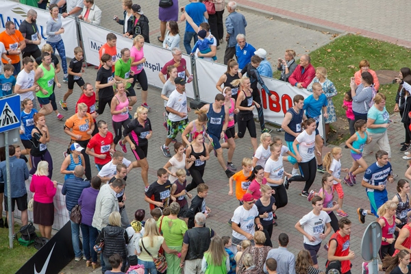 Skriešanas dzīves baudītāji sacenšas Latvijas čempionātā maratonā (foto)