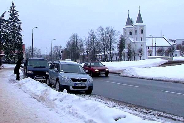 Savickis: Jaunas iespējas auto novietošanai pie Rēzeknes domes (video)