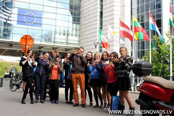 OzO jaunieši ciemojas Briselē un Eiropas Parlamentā (foto)