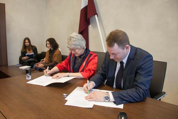 RA paraksta sadarbības līgumu ar Rēzeknes Valsts poļu ģimnāziju