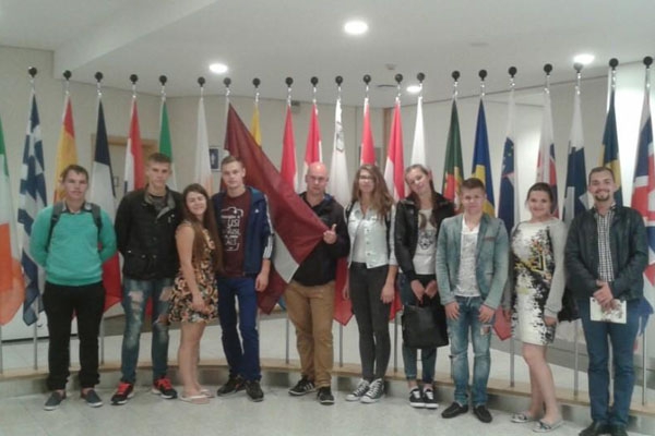 Feimaņu jaunieši “iekaro Briseli” un apmeklē Eiropas parlamentu