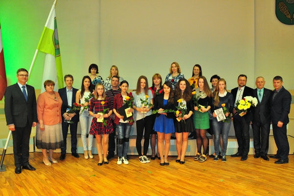 Godināti labākie Rēzeknes novada skolēni (foto)