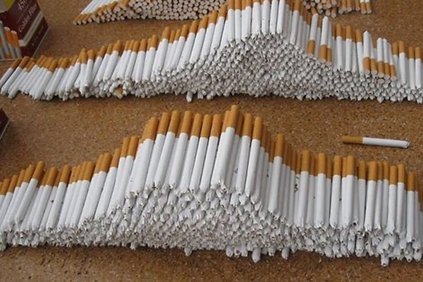 Vilcienā un kravas auto atrod tūkstošiem kontrabandas cigarešu no Baltkrievijas