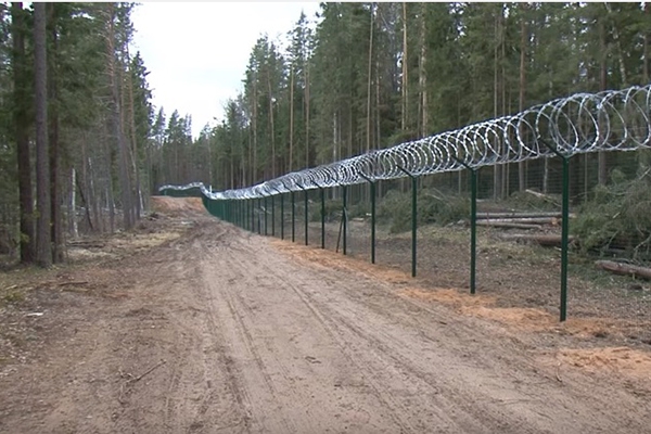 Žogs uz Latvijas - Krievijas robežas (video)