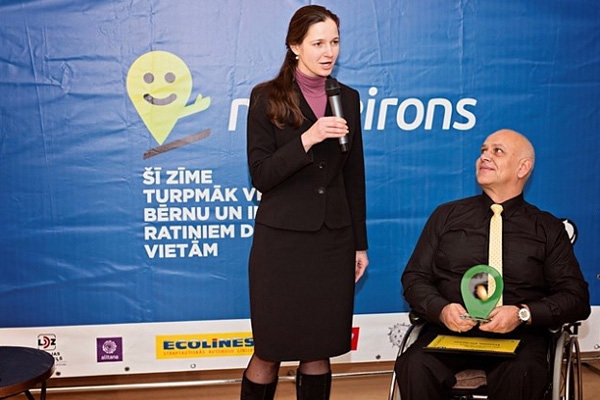 Rēzeknietis Dainis Pīrāgs saņem Invalīdu apvienības "Apeirons" balvu