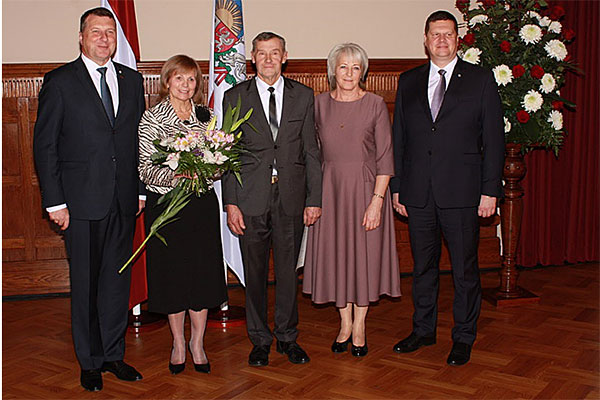 Valsts prezidents pasniedza vides kvalitātes zīmi “Zaļais sertifikāts” divām Rēzeknes novada viesu mājām