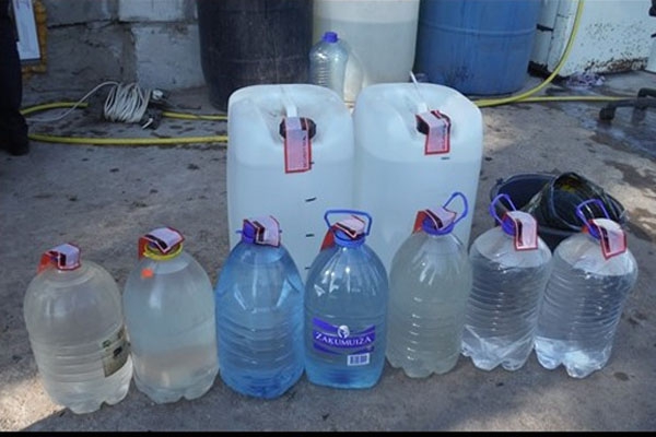Rēzeknes novadā policisti izņem 700 litrus alkohola – 100 litri kandžas un 600 litri brāgas (foto)