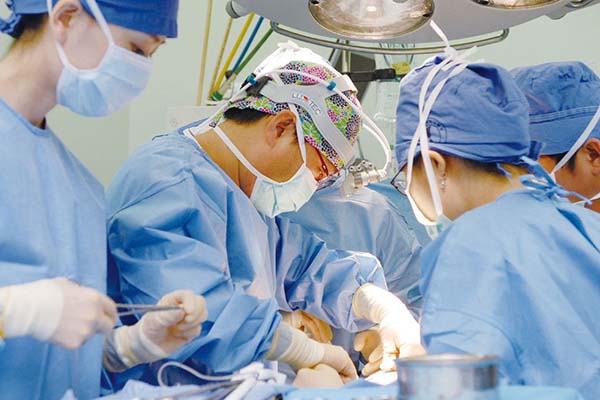 Rēzeknes slimnīcā veic ORL operācijas