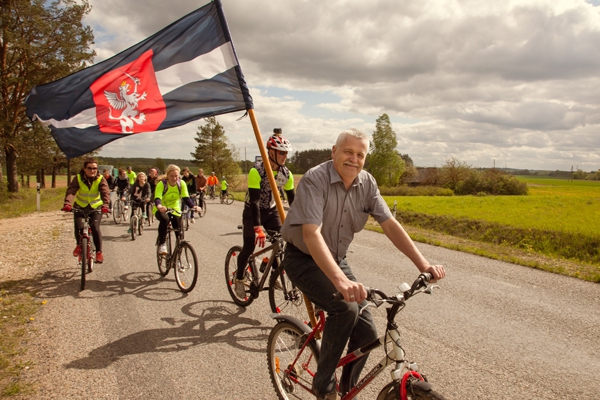 Gar Latvijas Austrumu robežu ar velosipēdiem (foto)