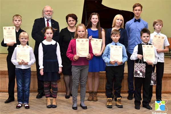 Rēzeknieši saņem atzinības jauno pianistu konkursā