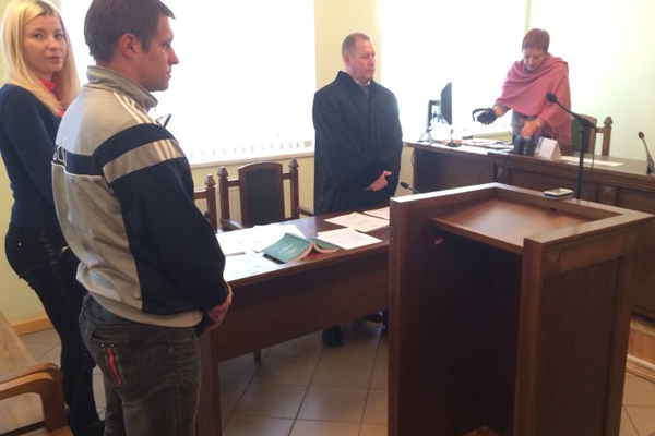 Par balsu pirkšanu Zaķa labā tiesa bezdarbniekam Brovčenko piespriež 100 stundas piespiedu darba